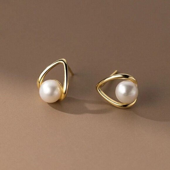 NWT 18K Gold Plated White Pearl Dainty Stud Earrings For Women - Picture 3 of 11